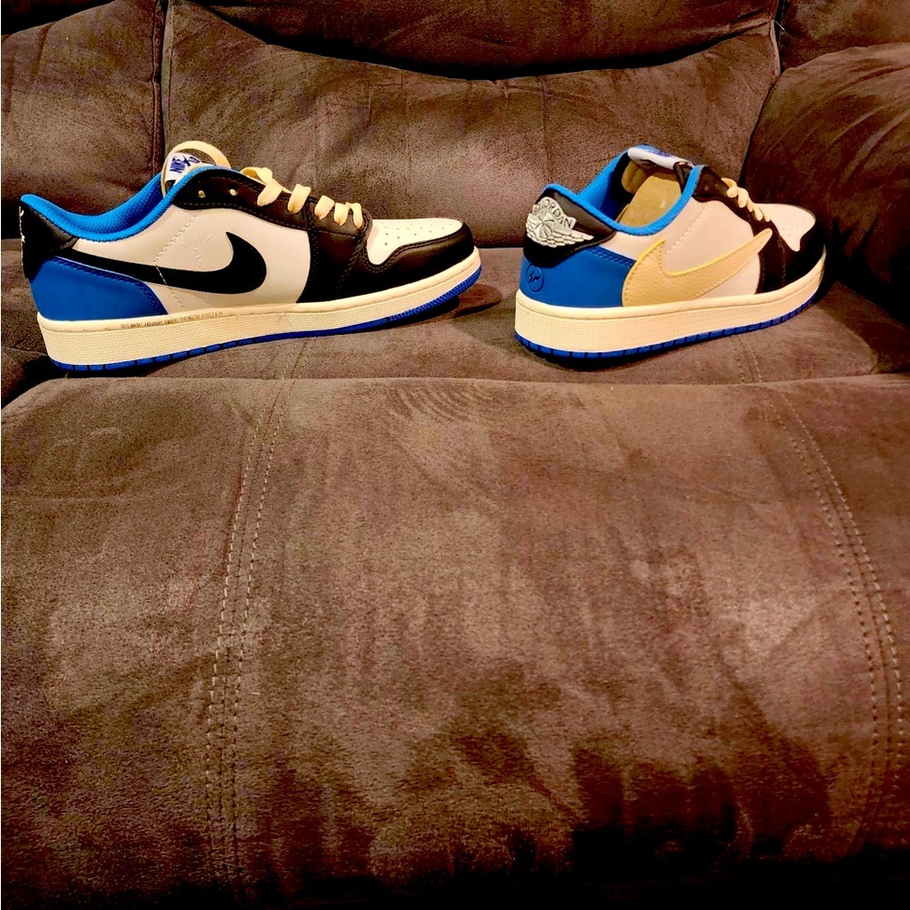 Nike Air Jordan 1 Low Travis’s Scott Size 9